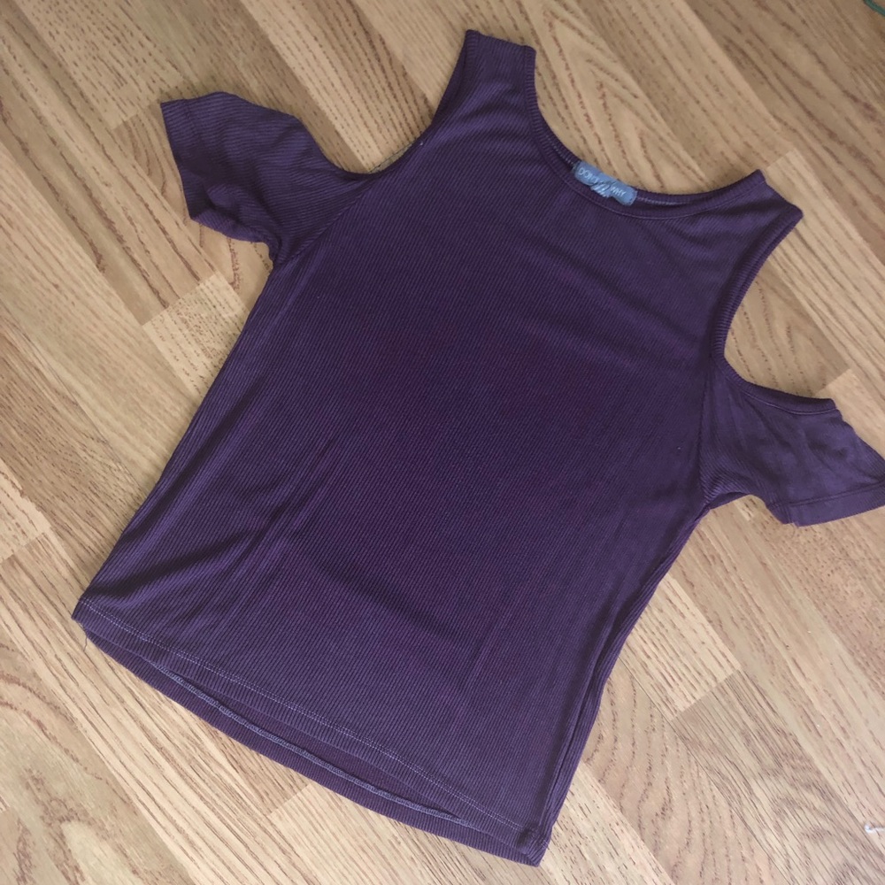 Open shoulder shirt